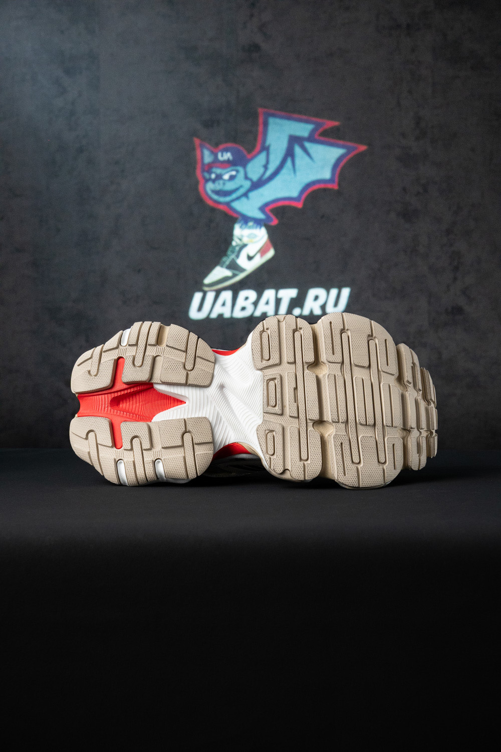 Ba*len*cia*ga cargo sneaker in beige, grey and red