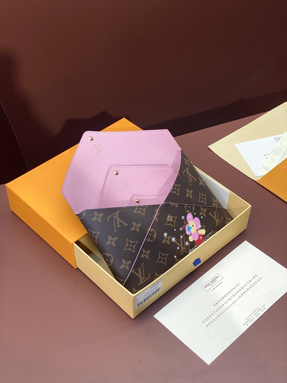 l0*is V*t0n bags m82655 15.5*11.5*0.5cm