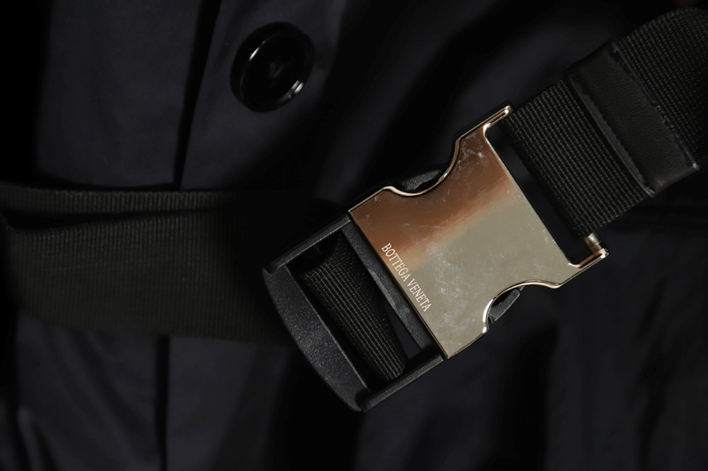 bo*te*ga Ve*ne*ta hooded jacket with detachable waist bag tsk1