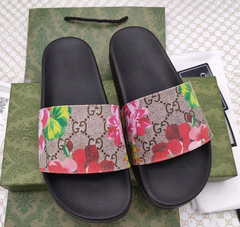 G*u*i floral slide sandals