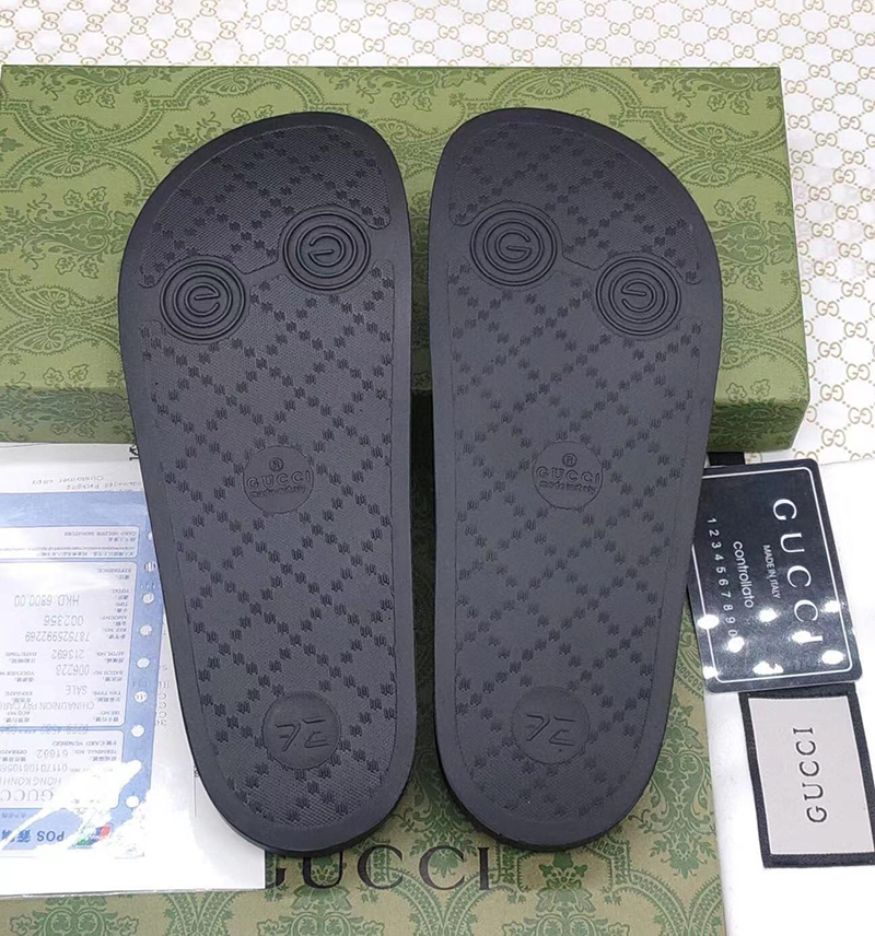 G*u*i floral slide sandals