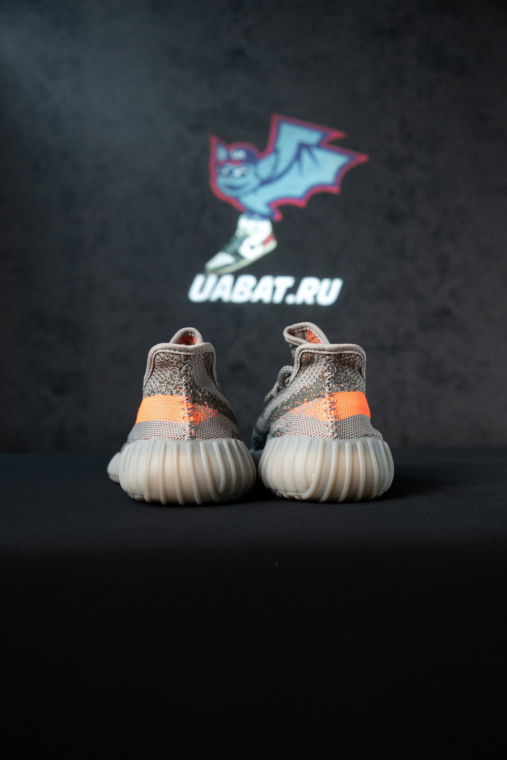 Y**zy boost 350 v2 "beluga"