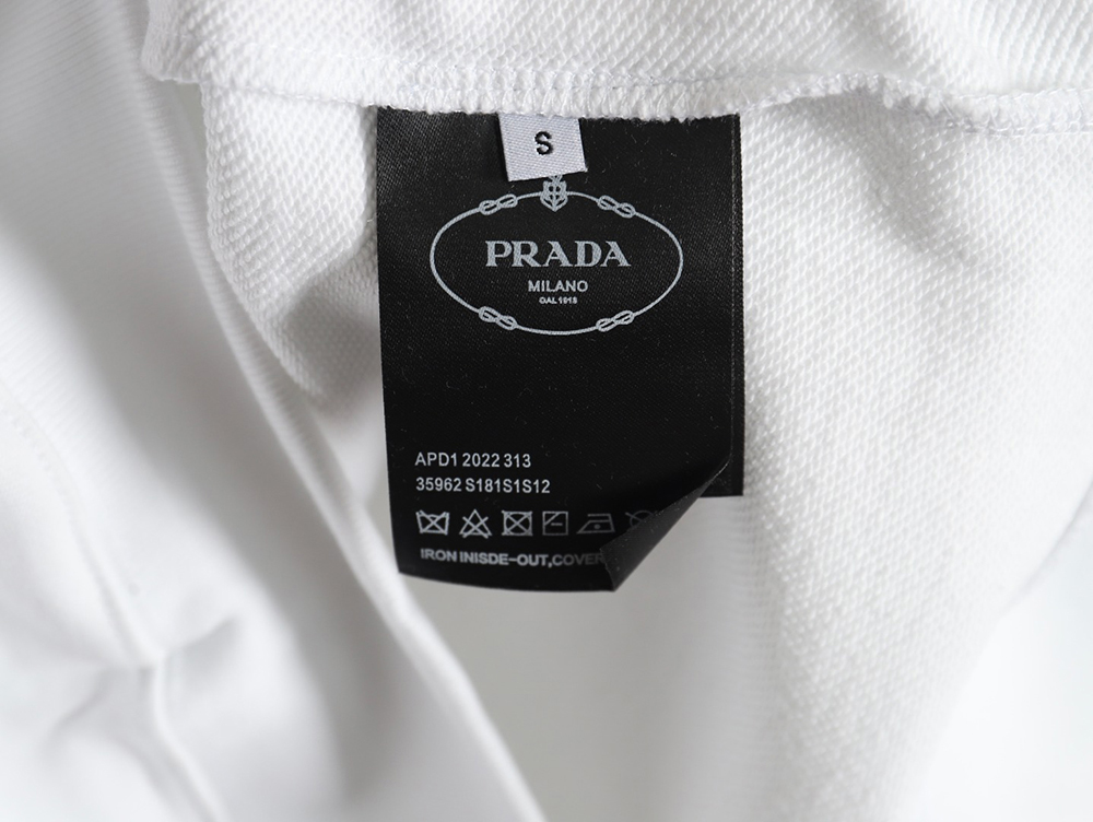 Pra*a triangle logo collar lettering round neck sweatshirt