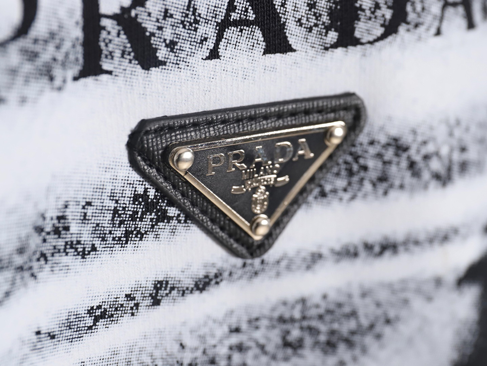 Pra*a phantom triangle logo print crewneck sweatshirt tsk1