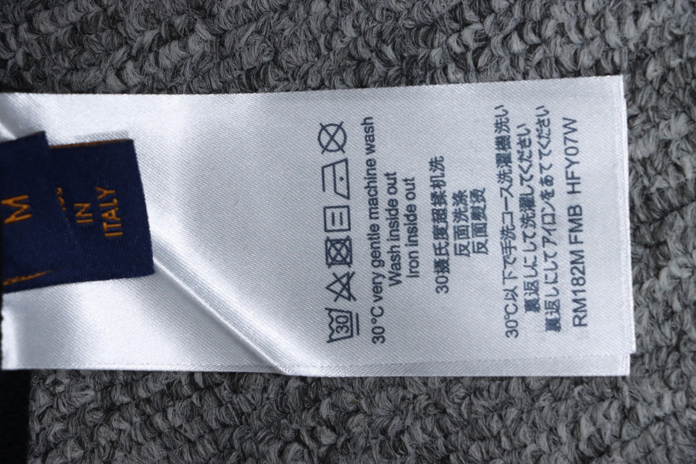 l0*is V*t0n embroidered logo crew neck sweatshirt tsk1