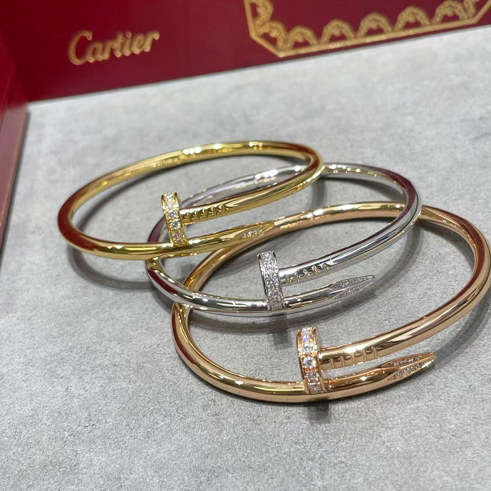 Ca*t*er juste un clou bracelet