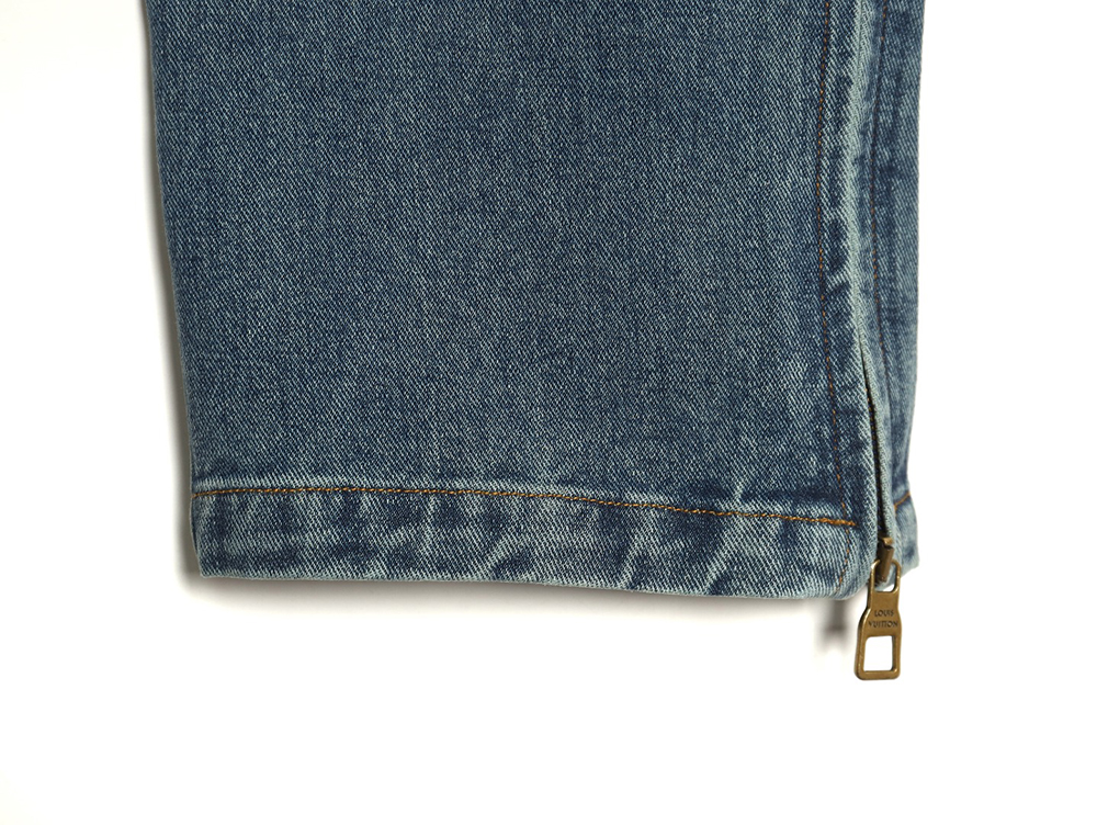 l0*is V*t0n embossed monogram cargo jeans 29-32