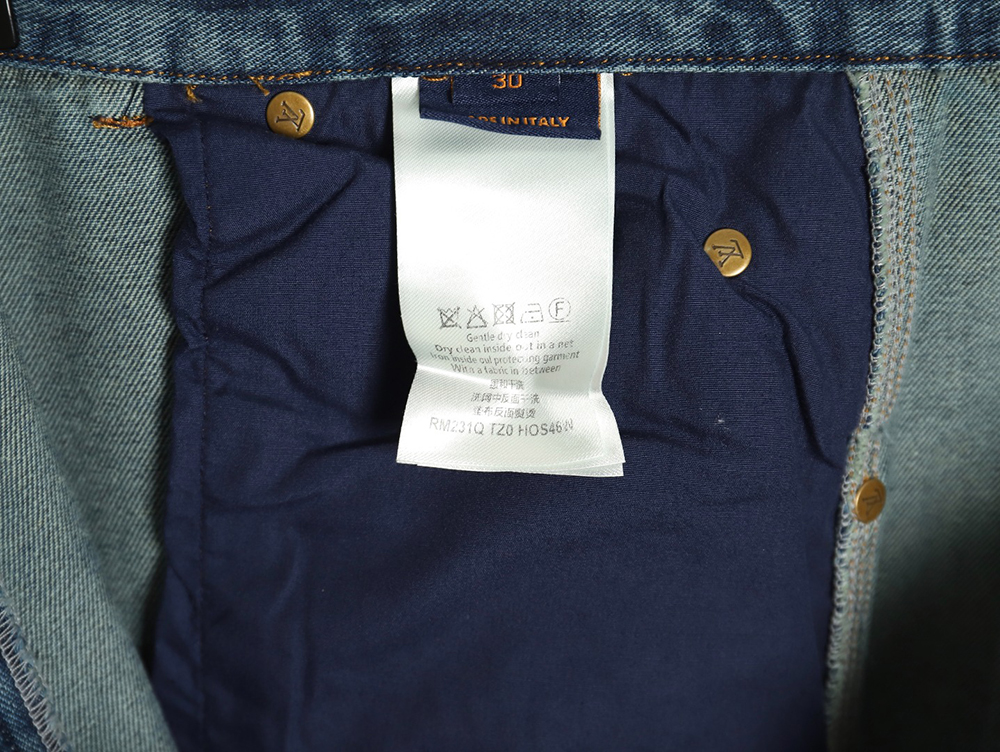 l0*is V*t0n embossed monogram cargo jeans 29-32