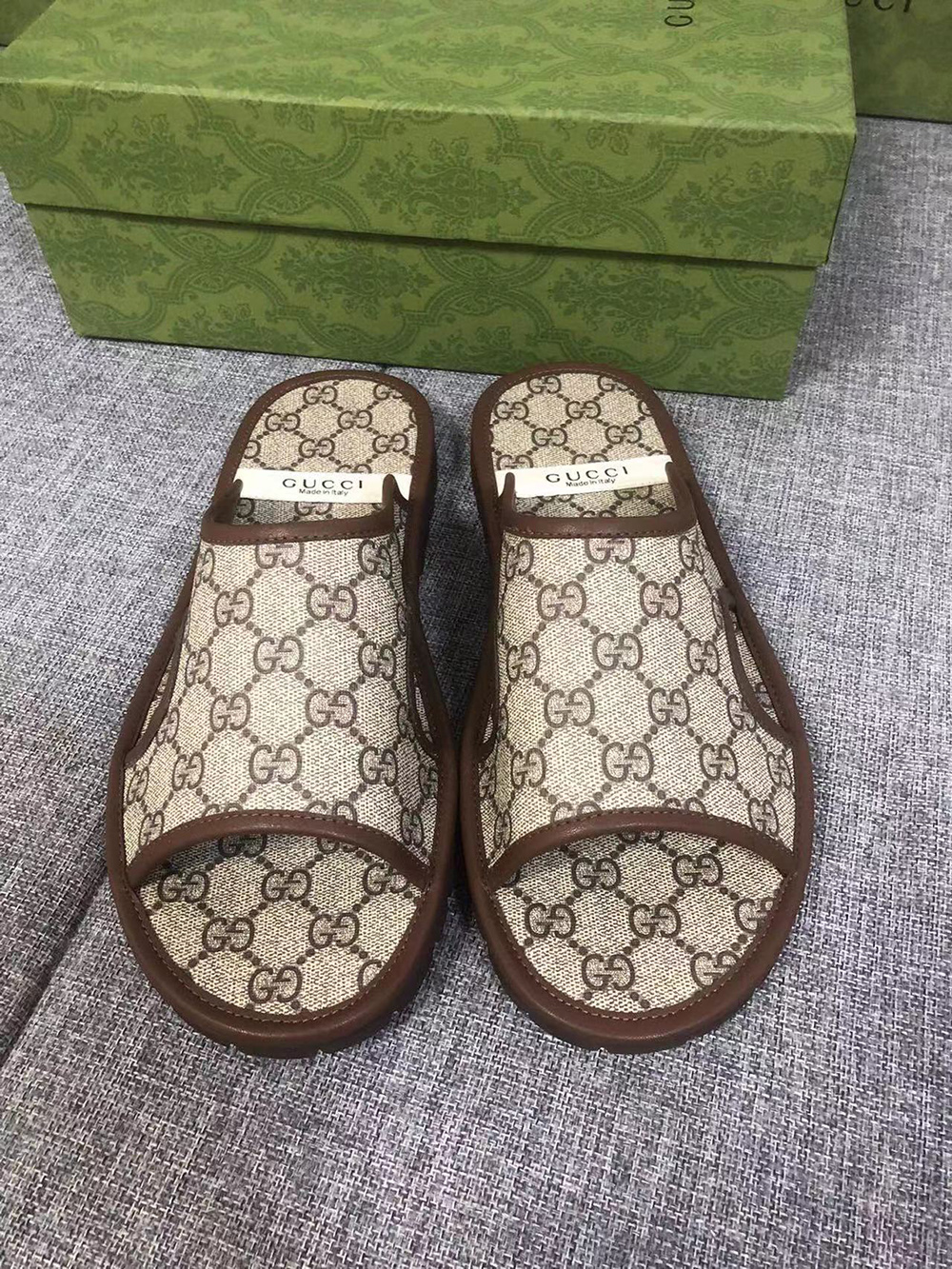 Gucci GG Supreme Slide