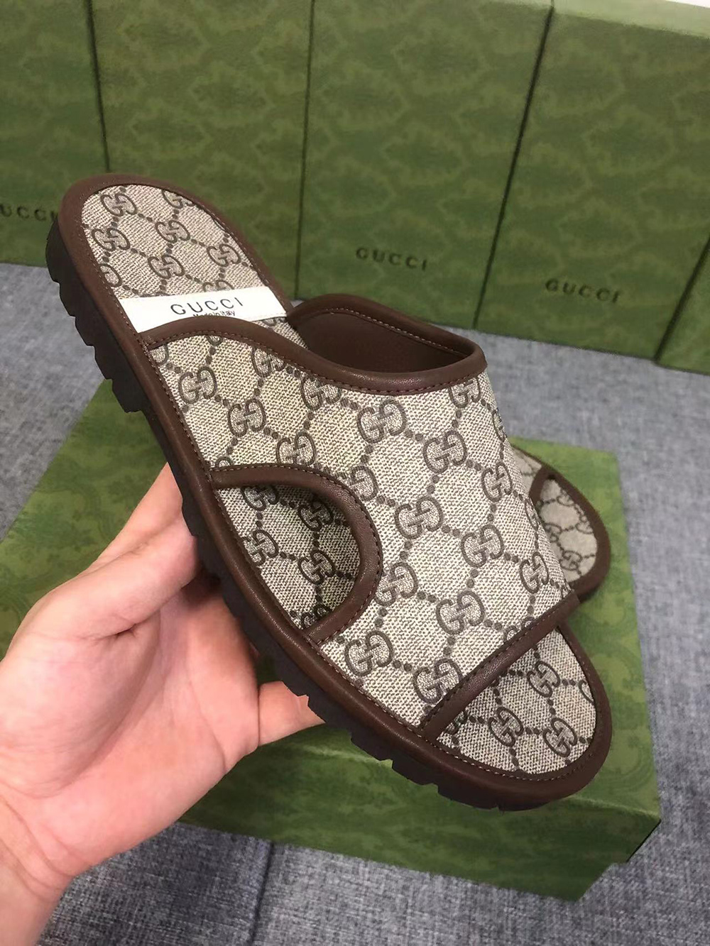 Gucci GG Supreme Slide