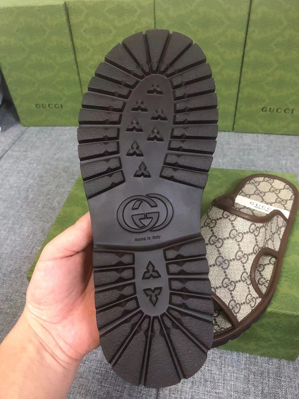 Gucci GG Supreme Slide