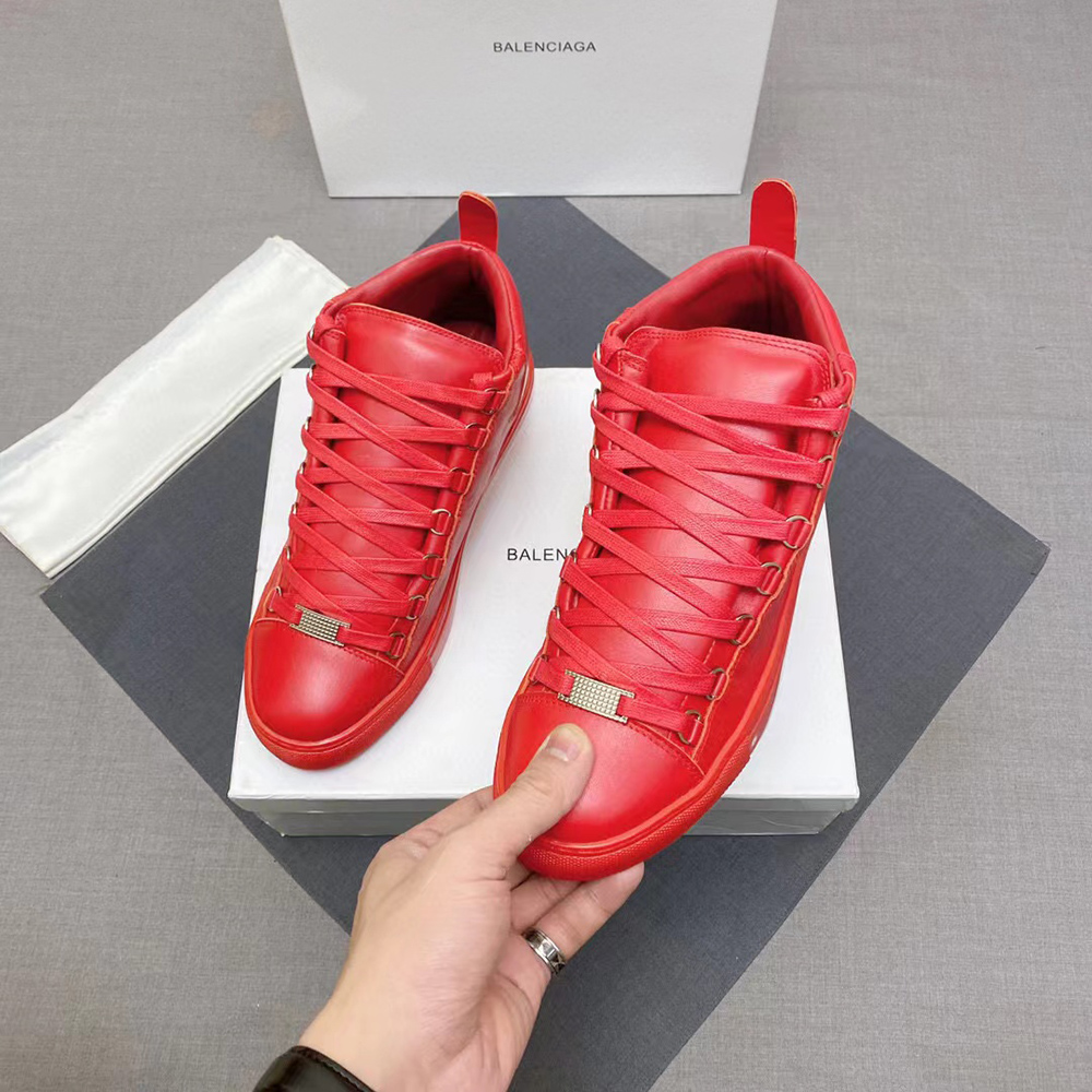 Ba*len*cia*ga area high red