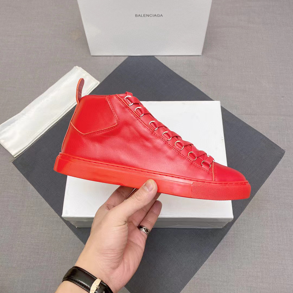 Ba*len*cia*ga area high red