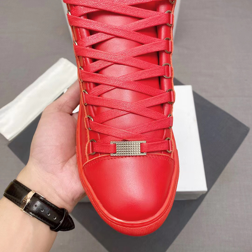 Ba*len*cia*ga area high red