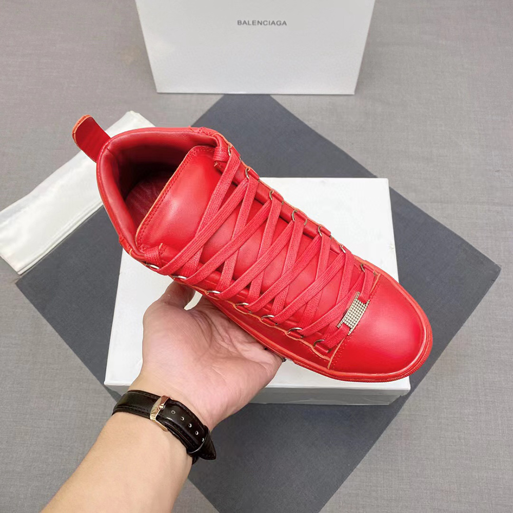 Ba*len*cia*ga area high red