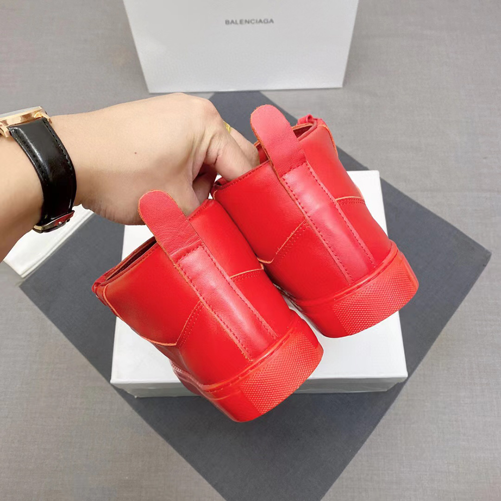 Ba*len*cia*ga area high red