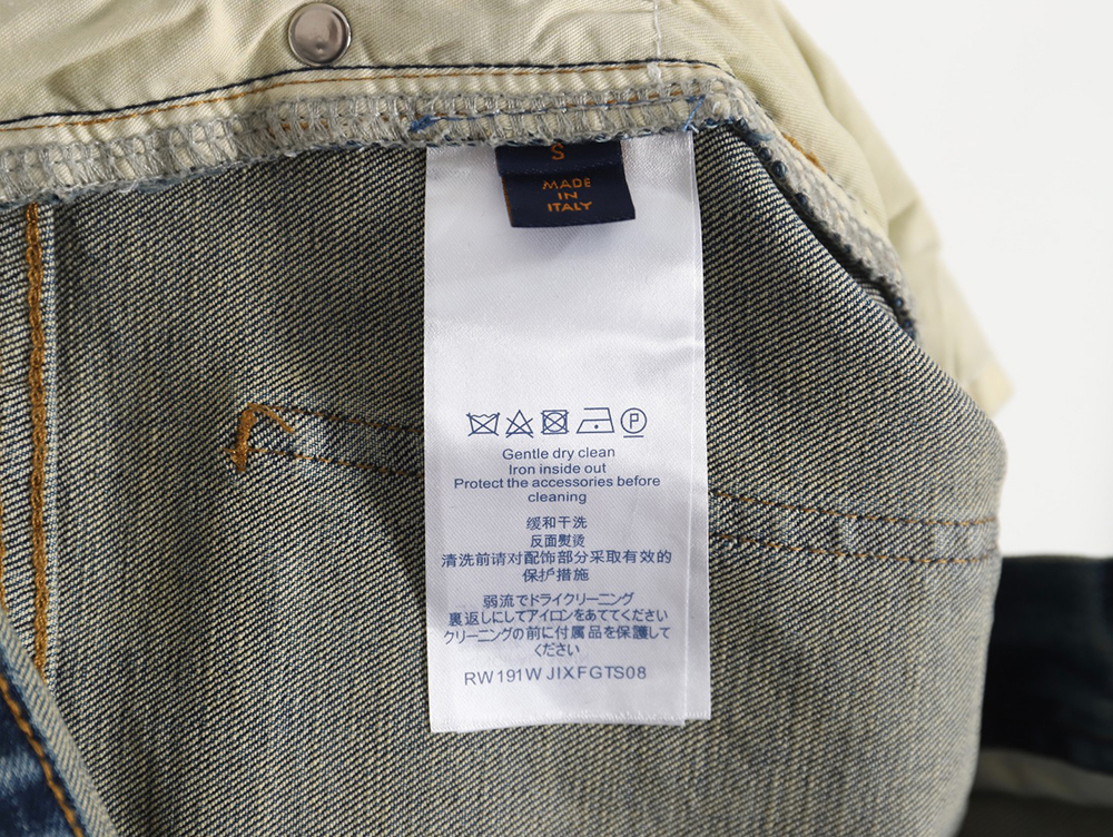 l0*is V*t0n graffiti back pocket jeans