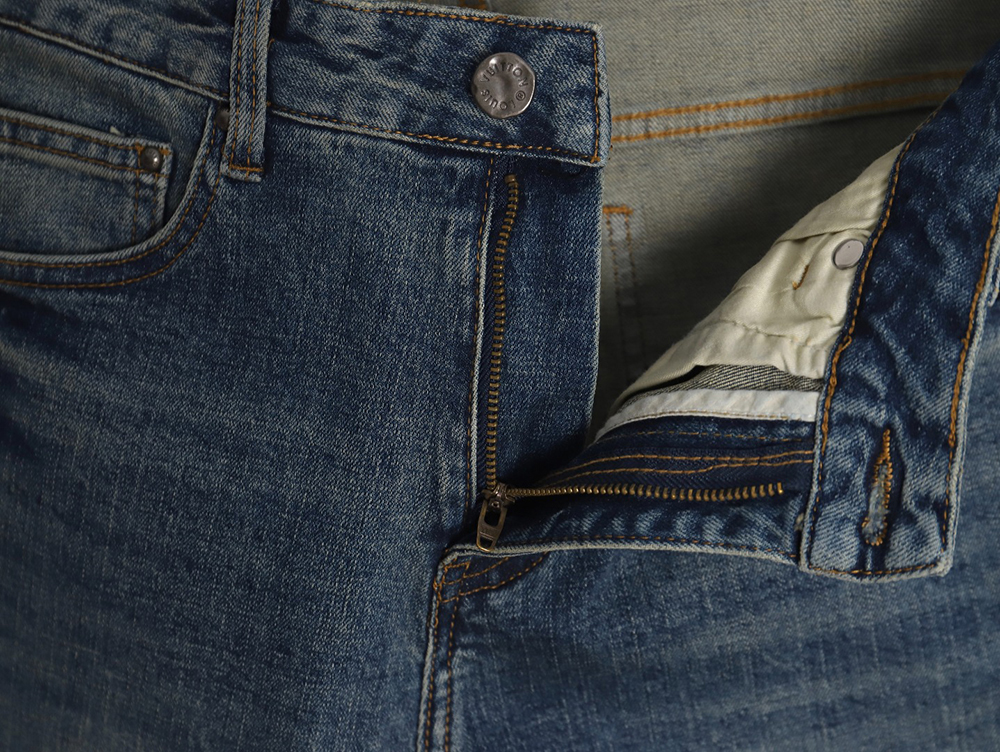 l0*is V*t0n graffiti back pocket jeans