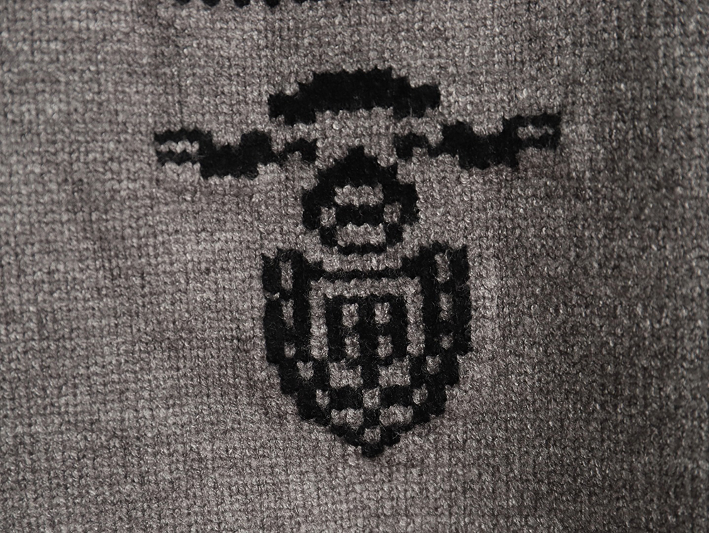 Pra*a sweater with floral logo on chest tsk1