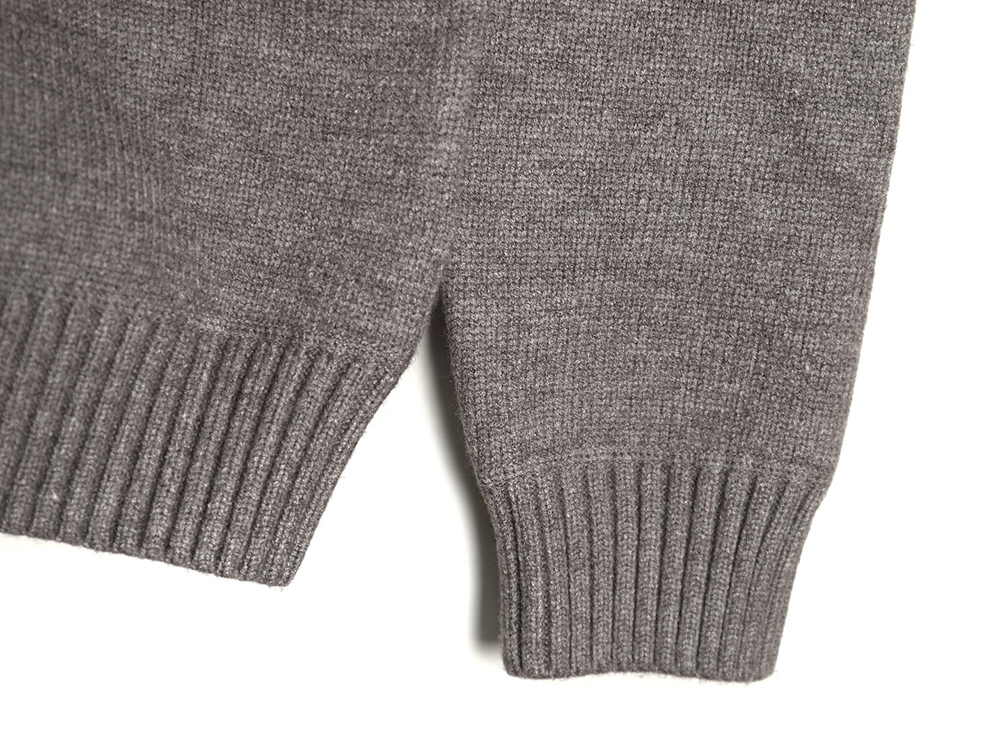 Pra*a sweater with floral logo on chest tsk1