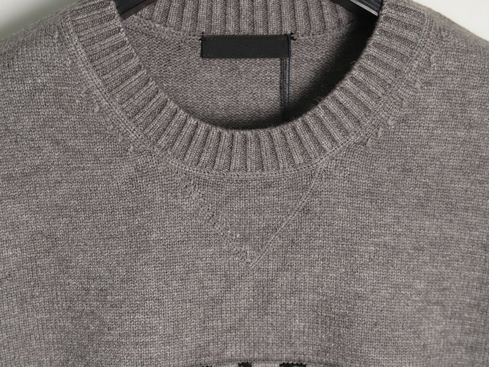 Pra*a sweater with floral logo on chest tsk1