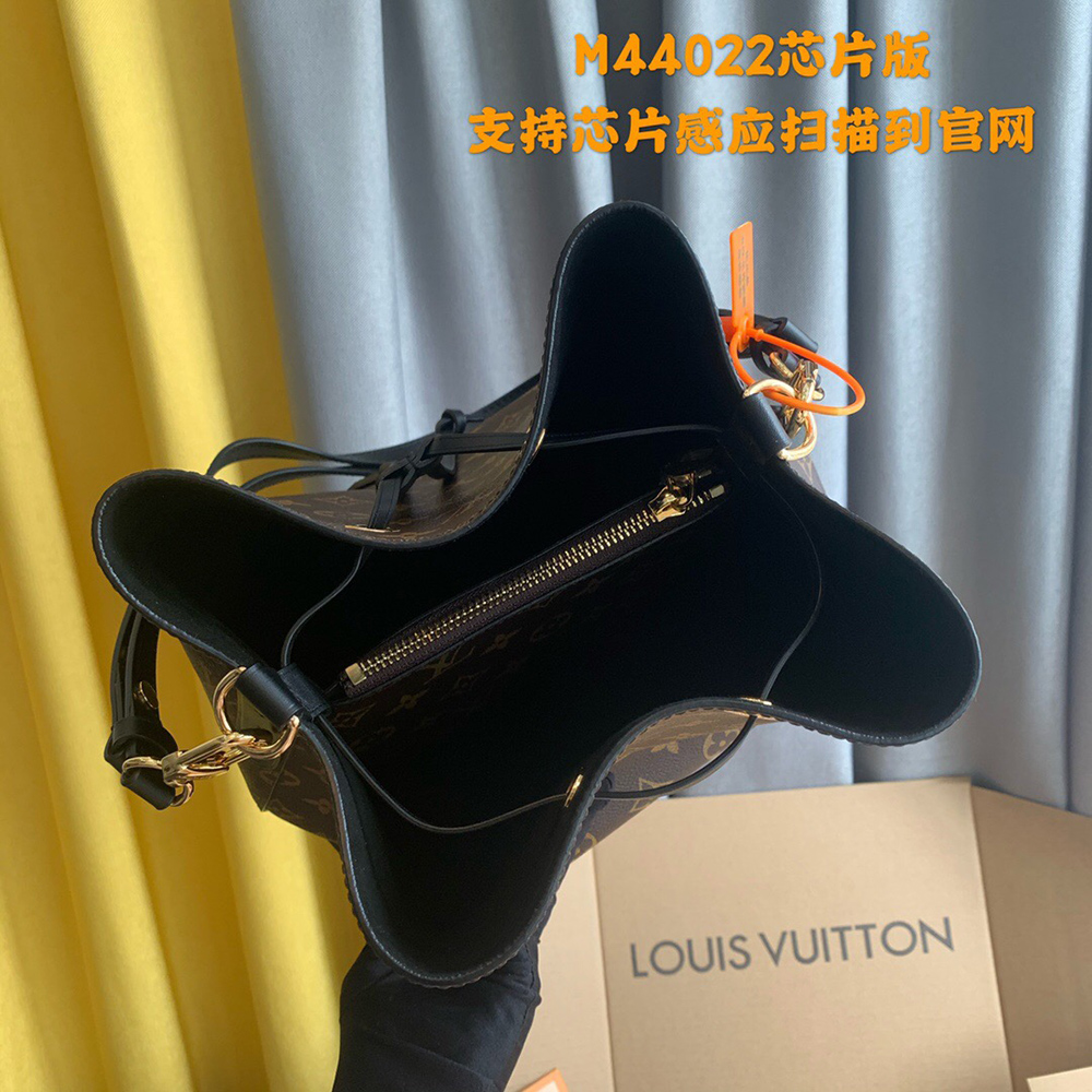 l0*is V*t0n bags m44022 26*22*27cm