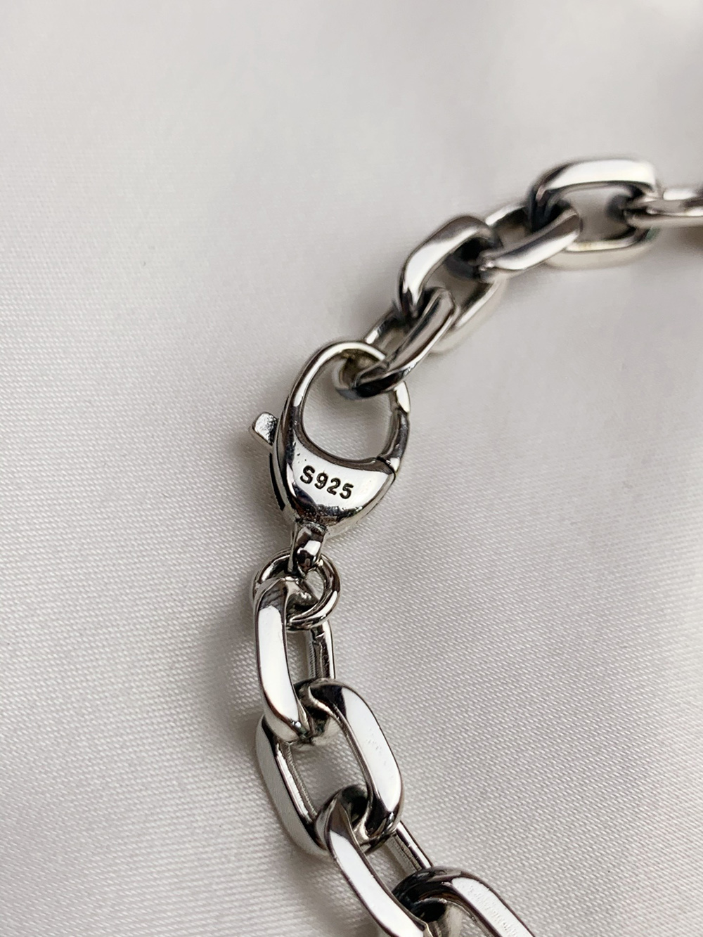 G*u*i bracelet 717588