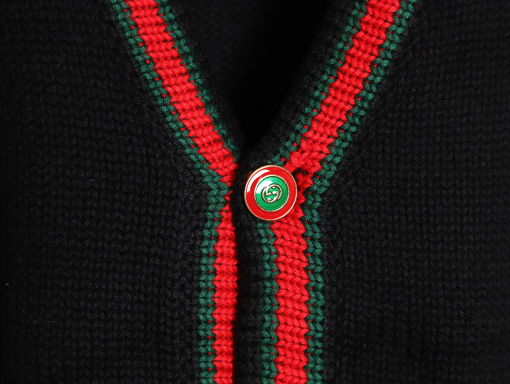 G*u*i red and green striped cardigan sweater tsk1