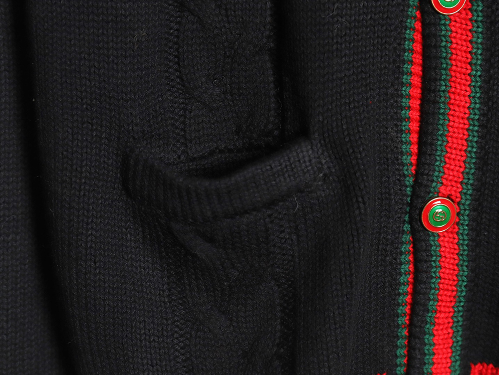 G*u*i red and green striped cardigan sweater tsk1