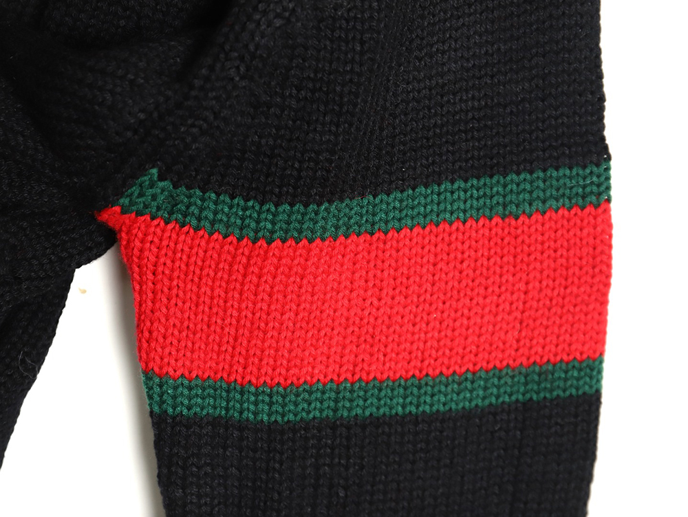 G*u*i red and green striped cardigan sweater tsk1