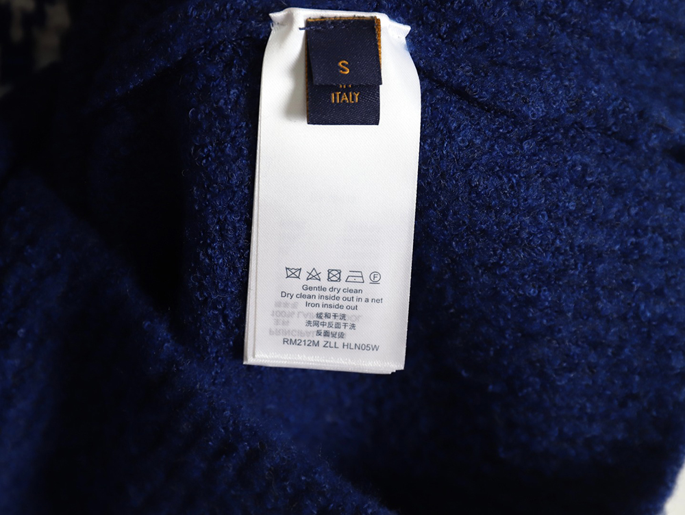 l0*is V*t0n front and back large logo sweater tsk1