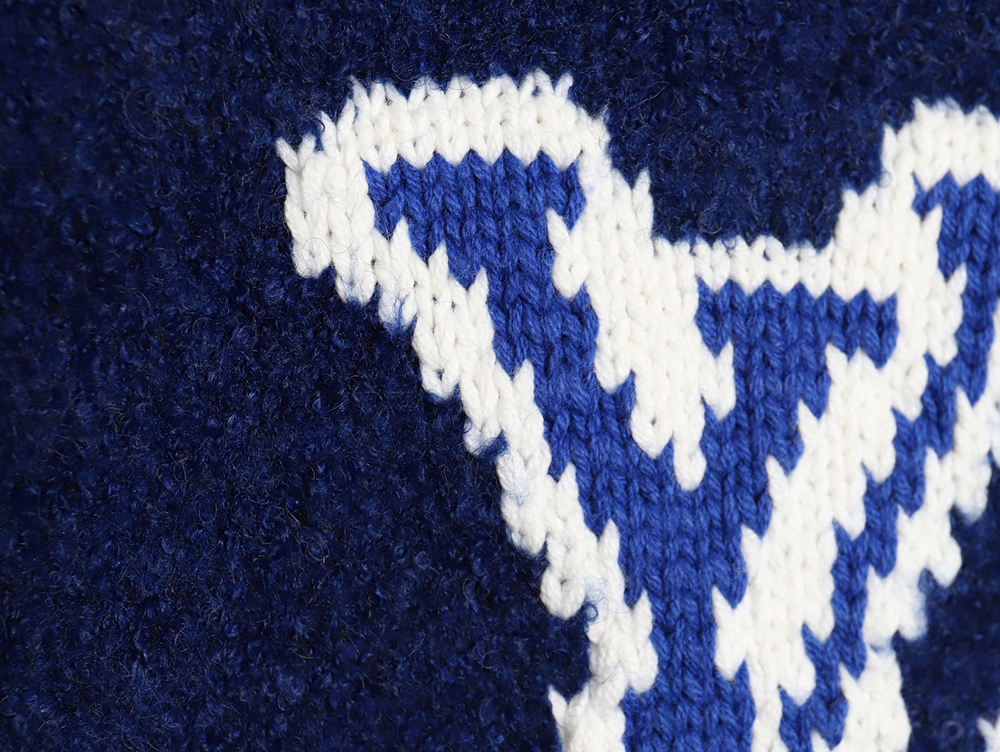 l0*is V*t0n front and back large logo sweater tsk1