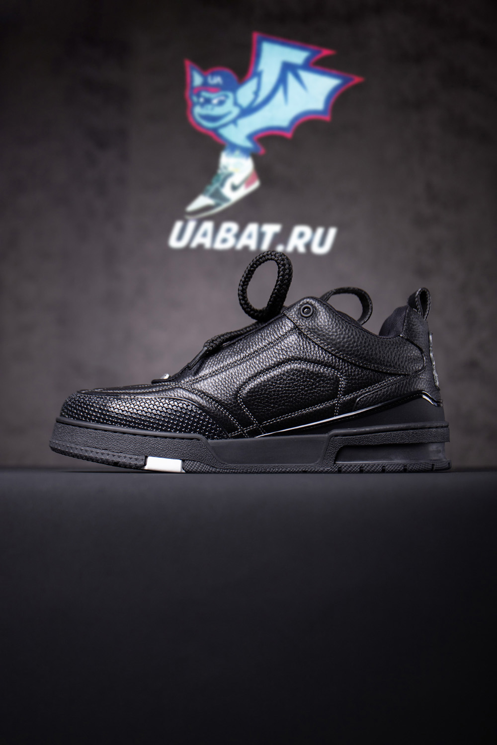 l0*is V*t0n skate sneakers black