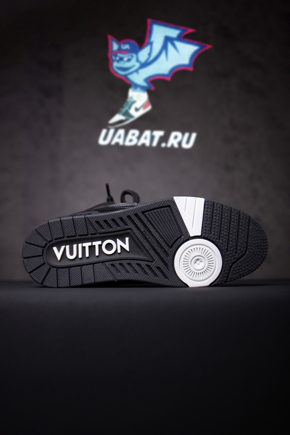 l0*is V*t0n skate sneakers black