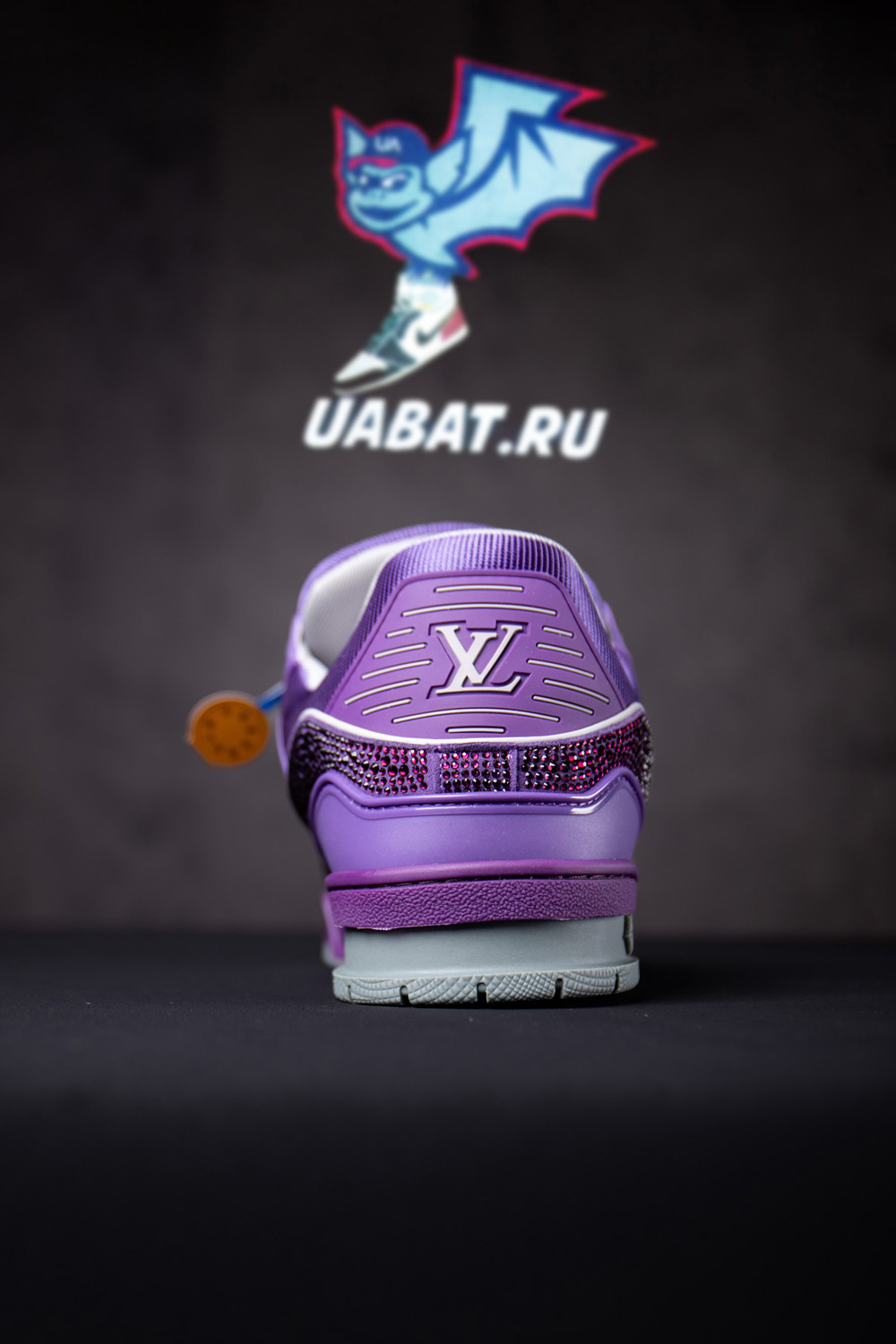 l0*is V*t0n trainer sneaker