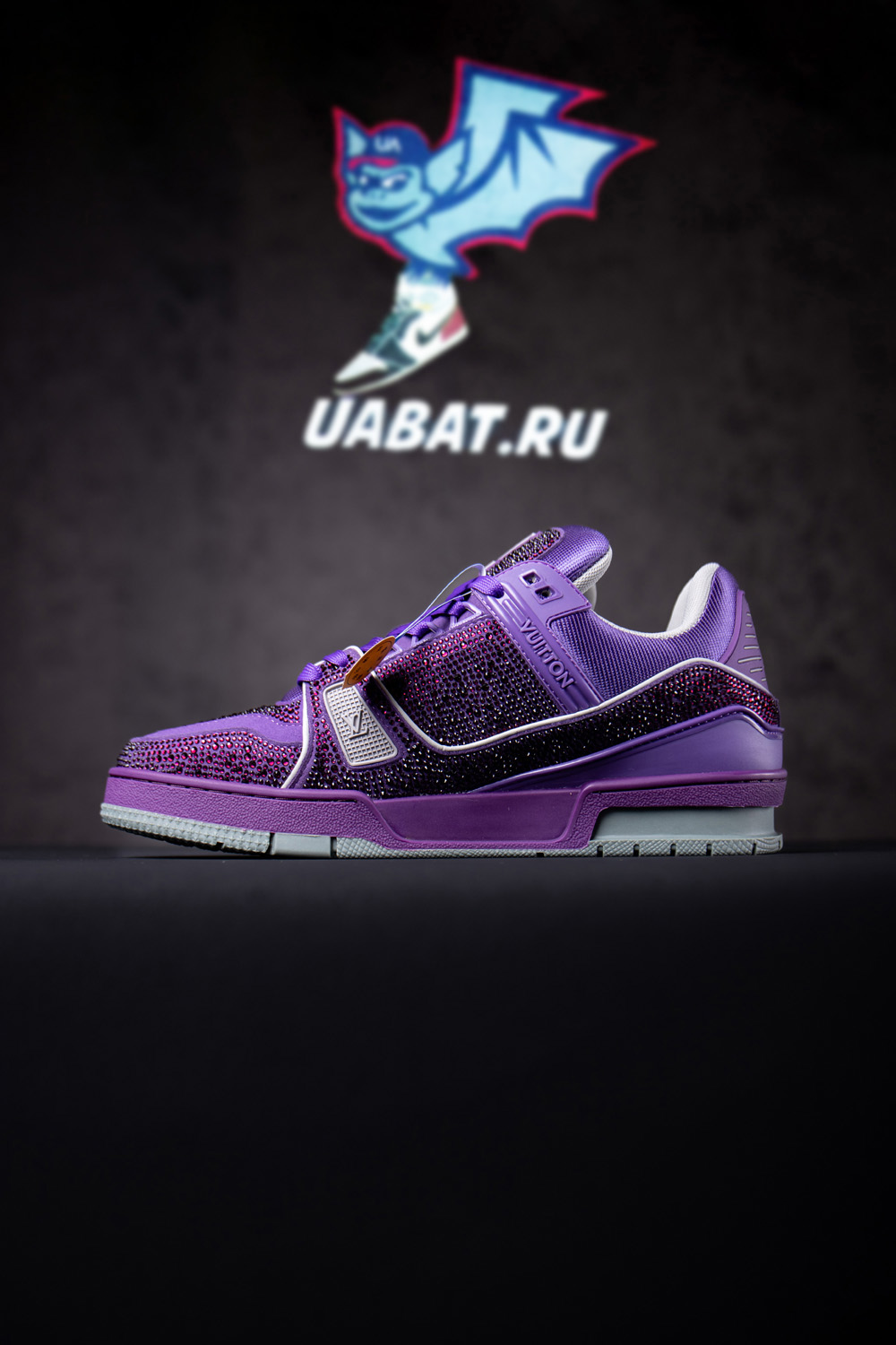 l0*is V*t0n trainer sneaker