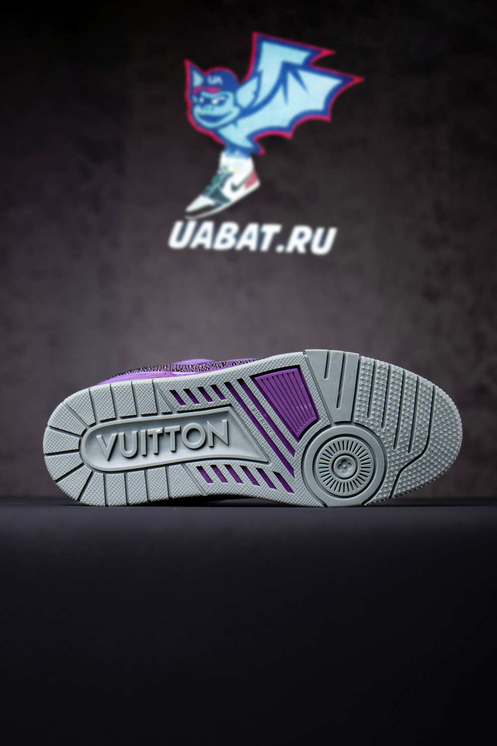 l0*is V*t0n trainer sneaker