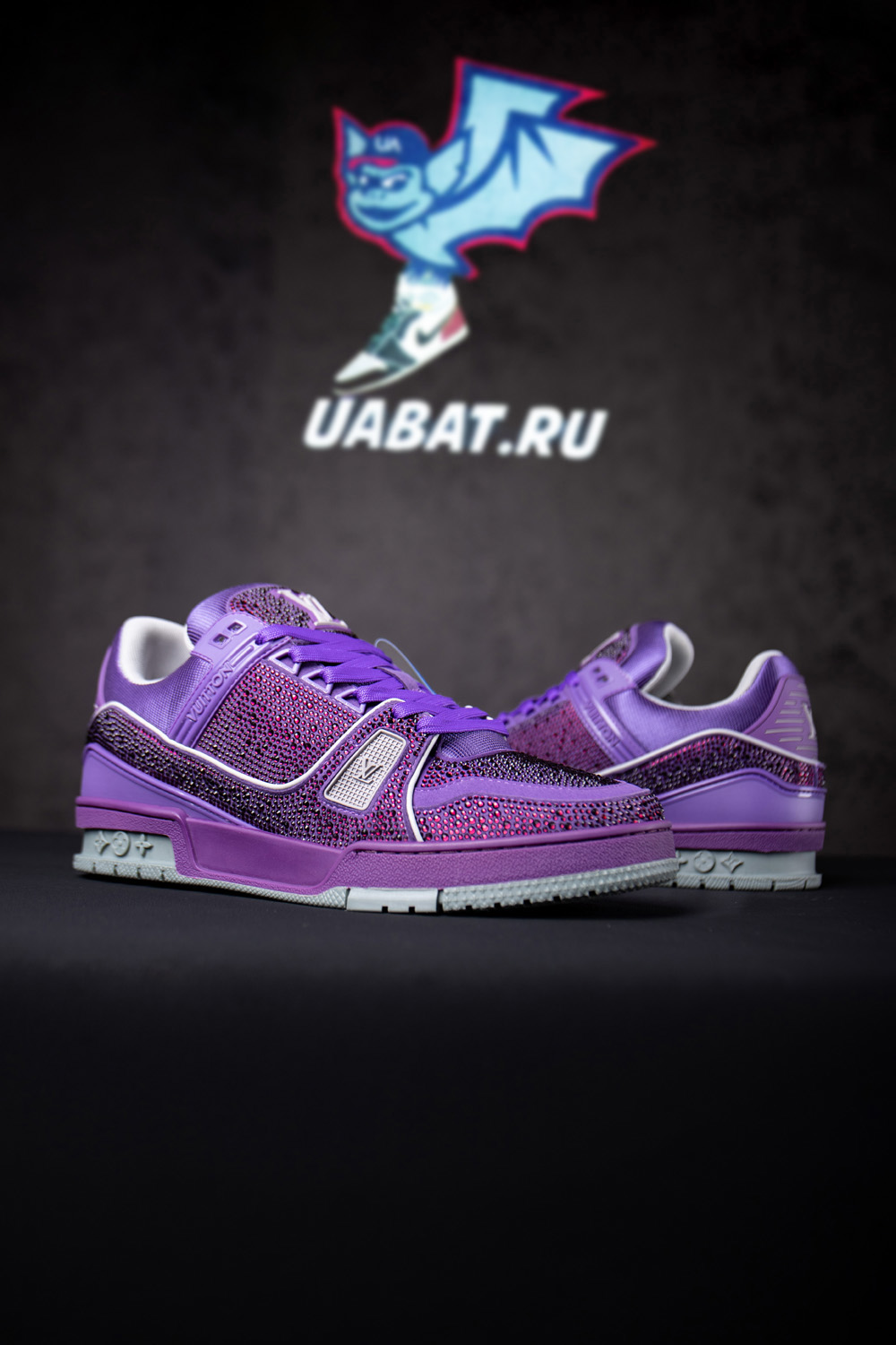 l0*is V*t0n trainer sneaker