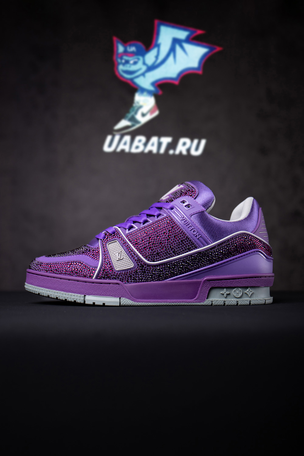 l0*is V*t0n trainer sneaker