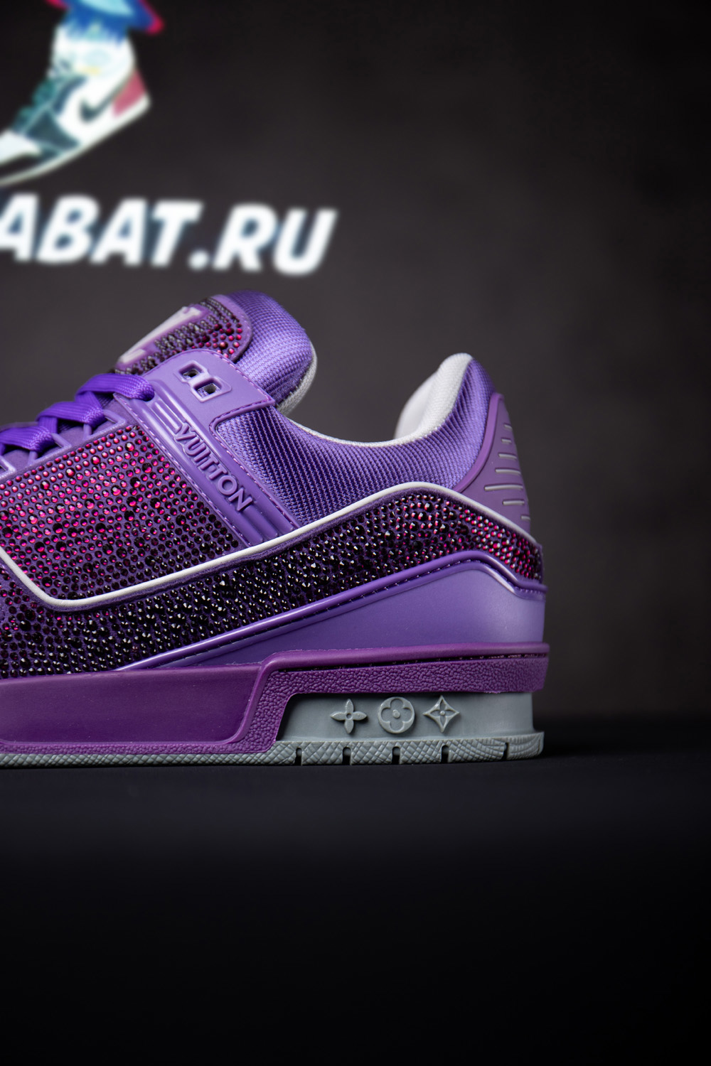 l0*is V*t0n trainer sneaker