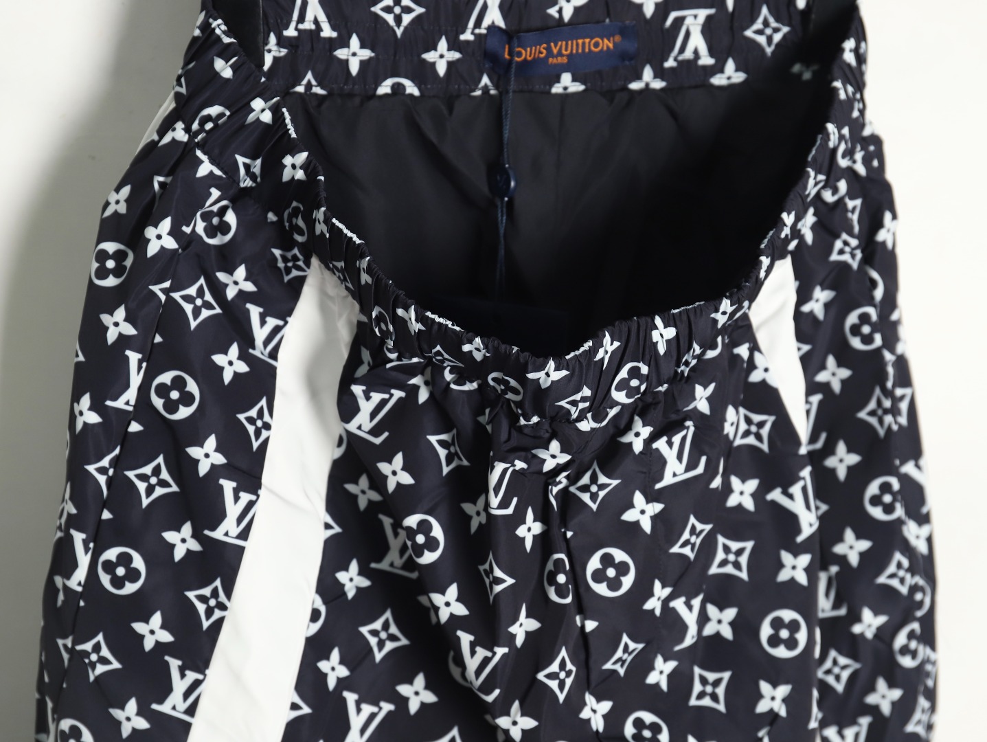 l0*is V*t0n monogram print trousers tsk1