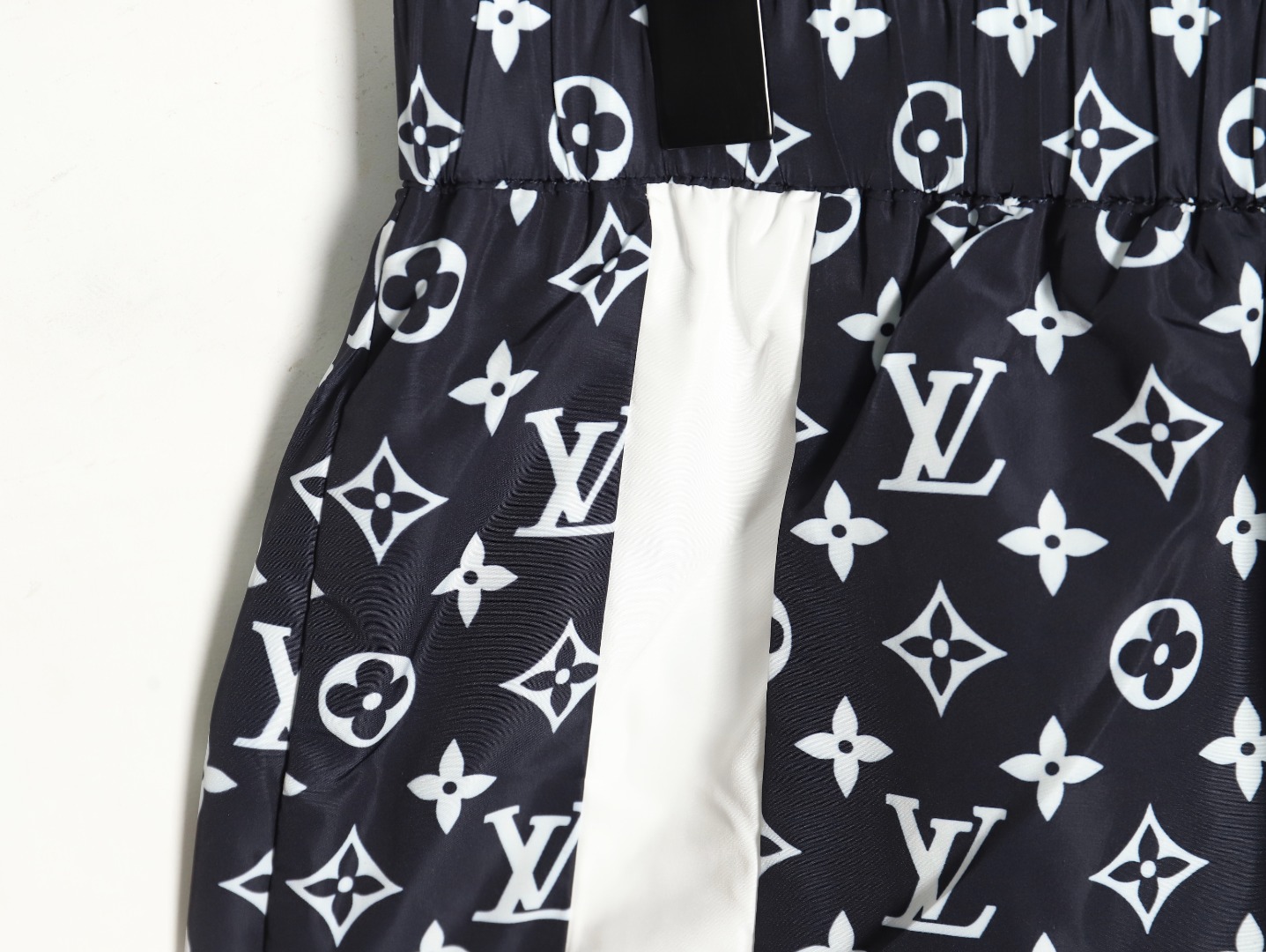 l0*is V*t0n monogram print trousers tsk1