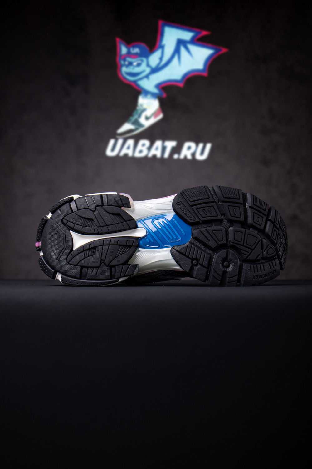 Ba*len*cia*ga runner panelled low-top sneakers