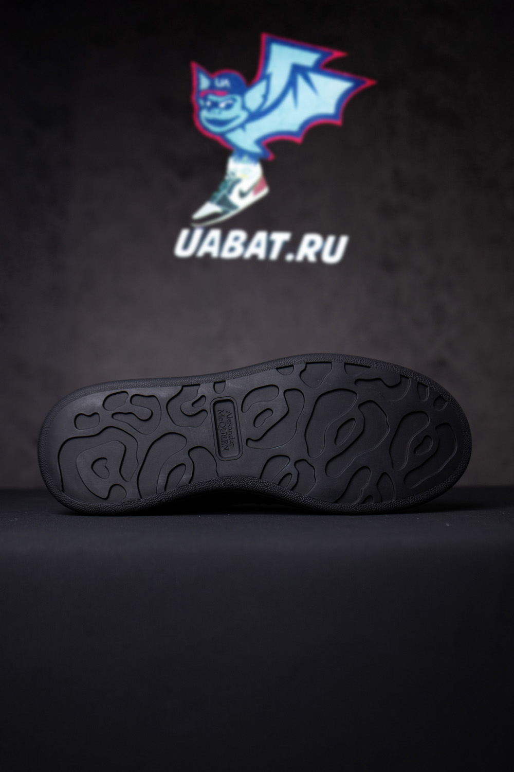 alexander m*q*en Di*m*nd patch sneakers