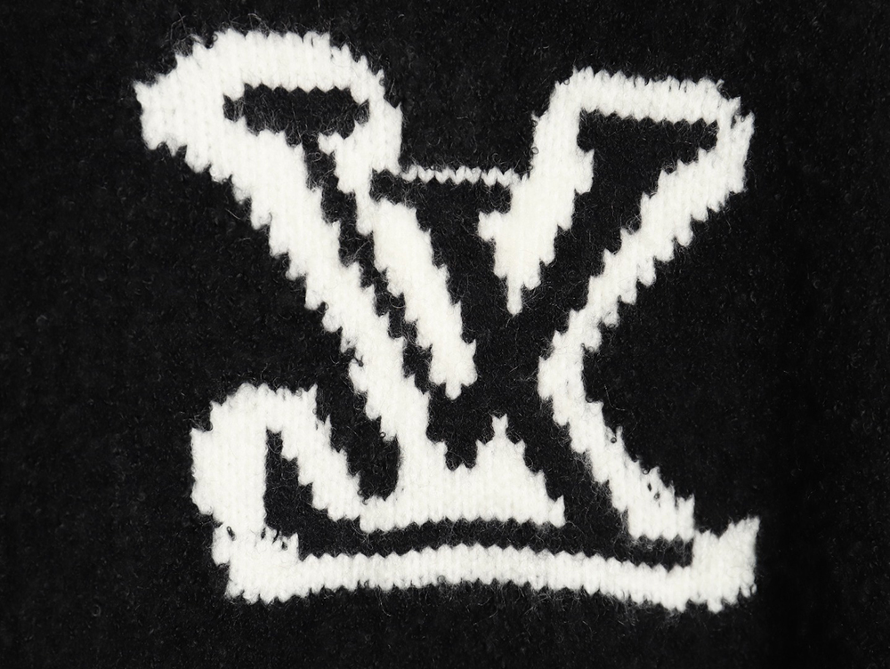 l0*is V*t0n jacquard teddy sweater tsk1