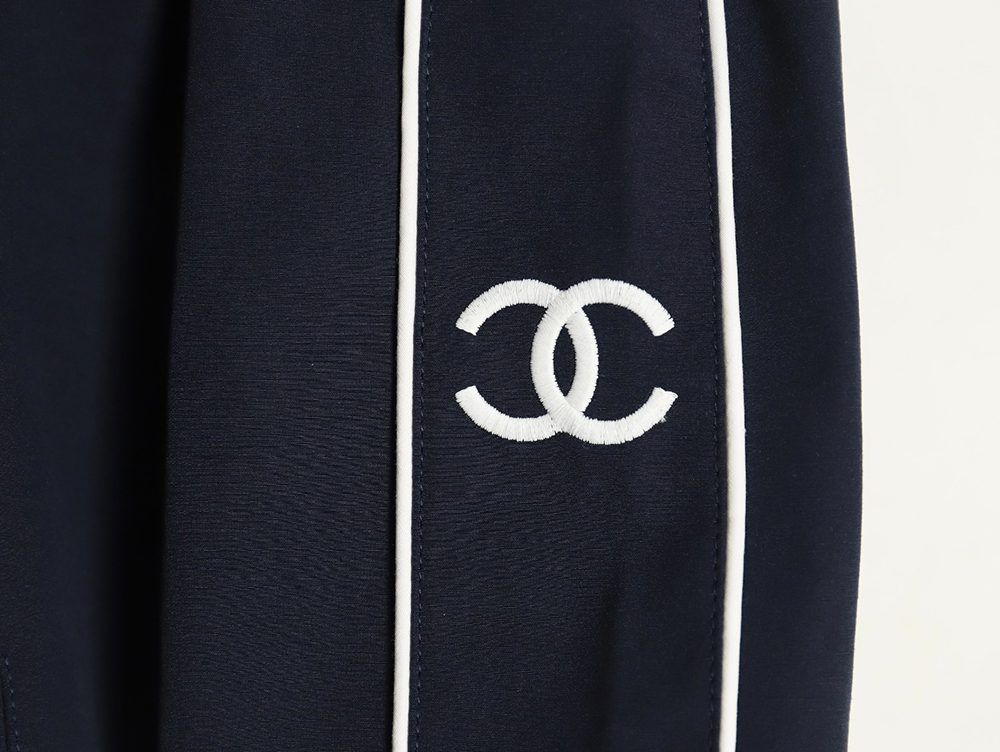 Ch*el embroidered slogan vintage zipper trench coat