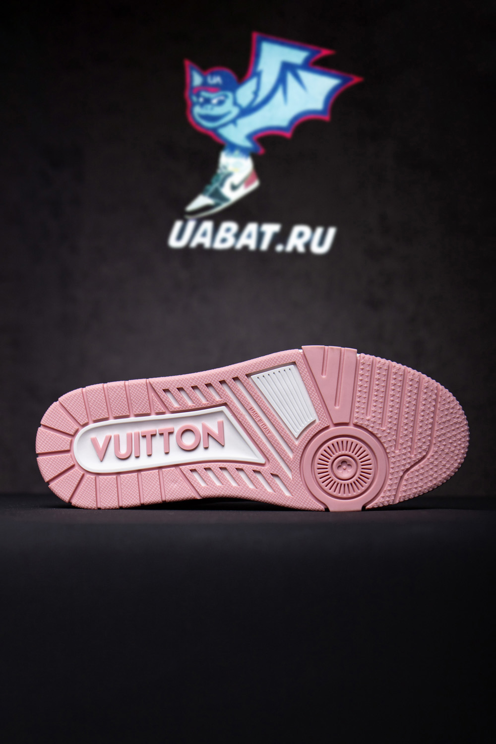 l0*is V*t0n trainer pink rose