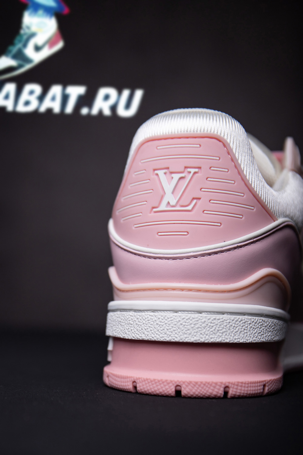 l0*is V*t0n trainer pink rose