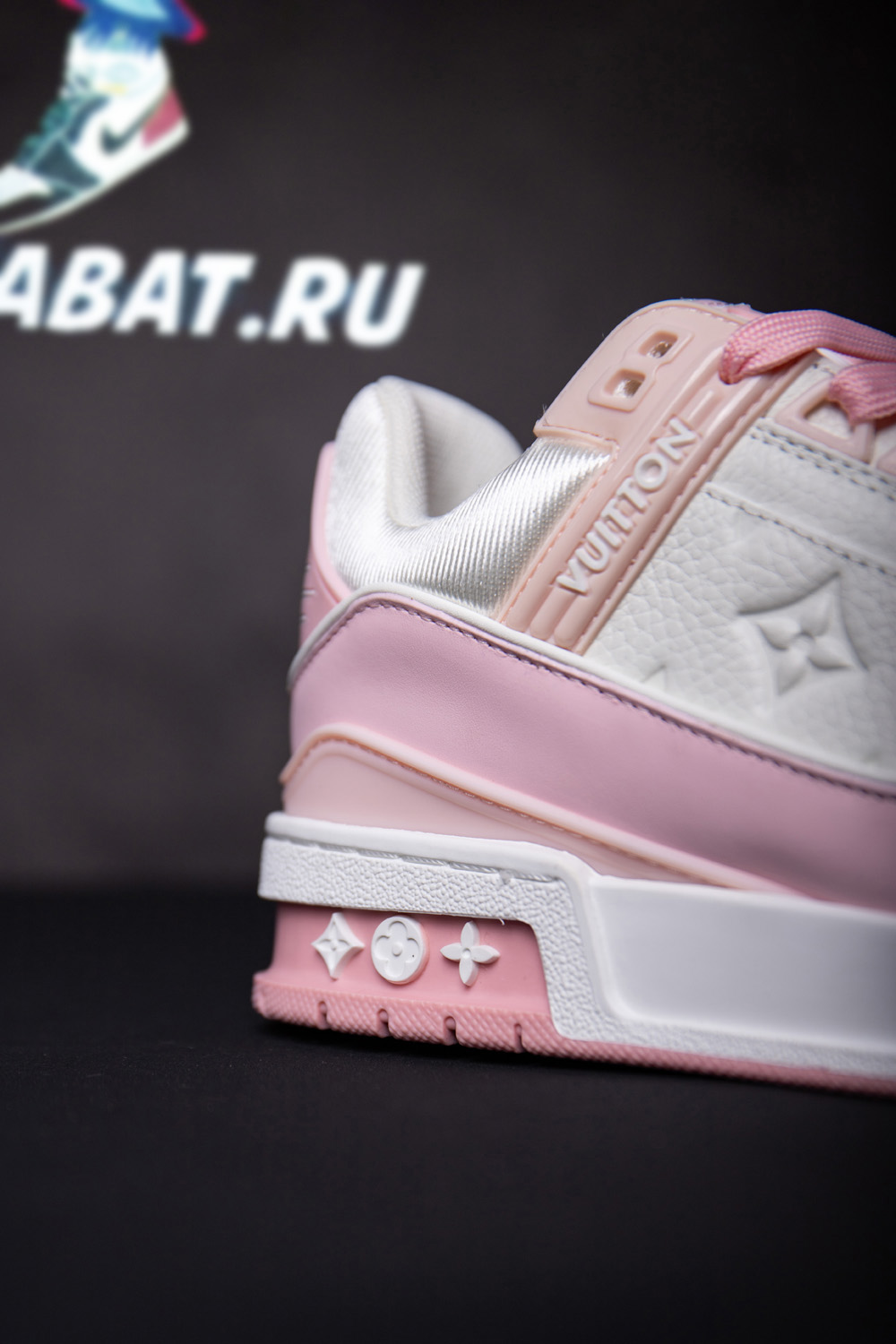 l0*is V*t0n trainer pink rose