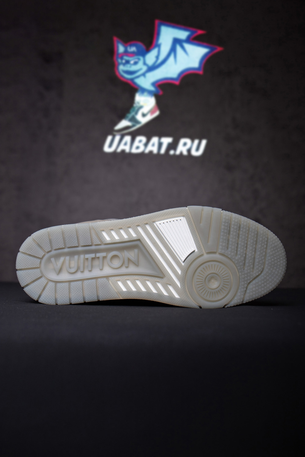 LV Trainer Grey White